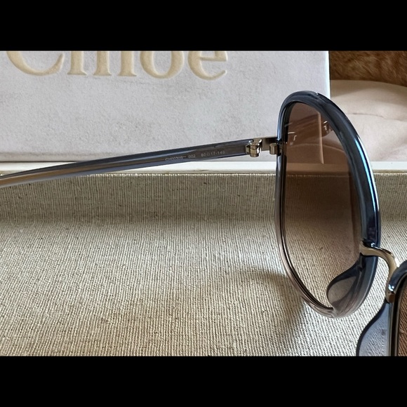 Chloe - Picture 7 of 7